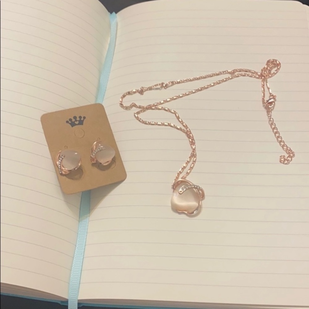 Beautiful Necklace/Earring set 💕 - Picture 4 of 4